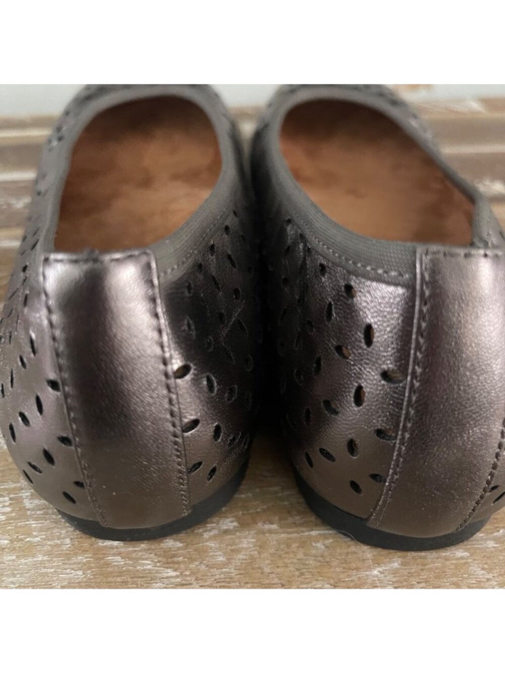 Vionic Womens Robyn II Perforated Leather Ballet Flats 7.5W Metallic Classic - Picture 2 of 14